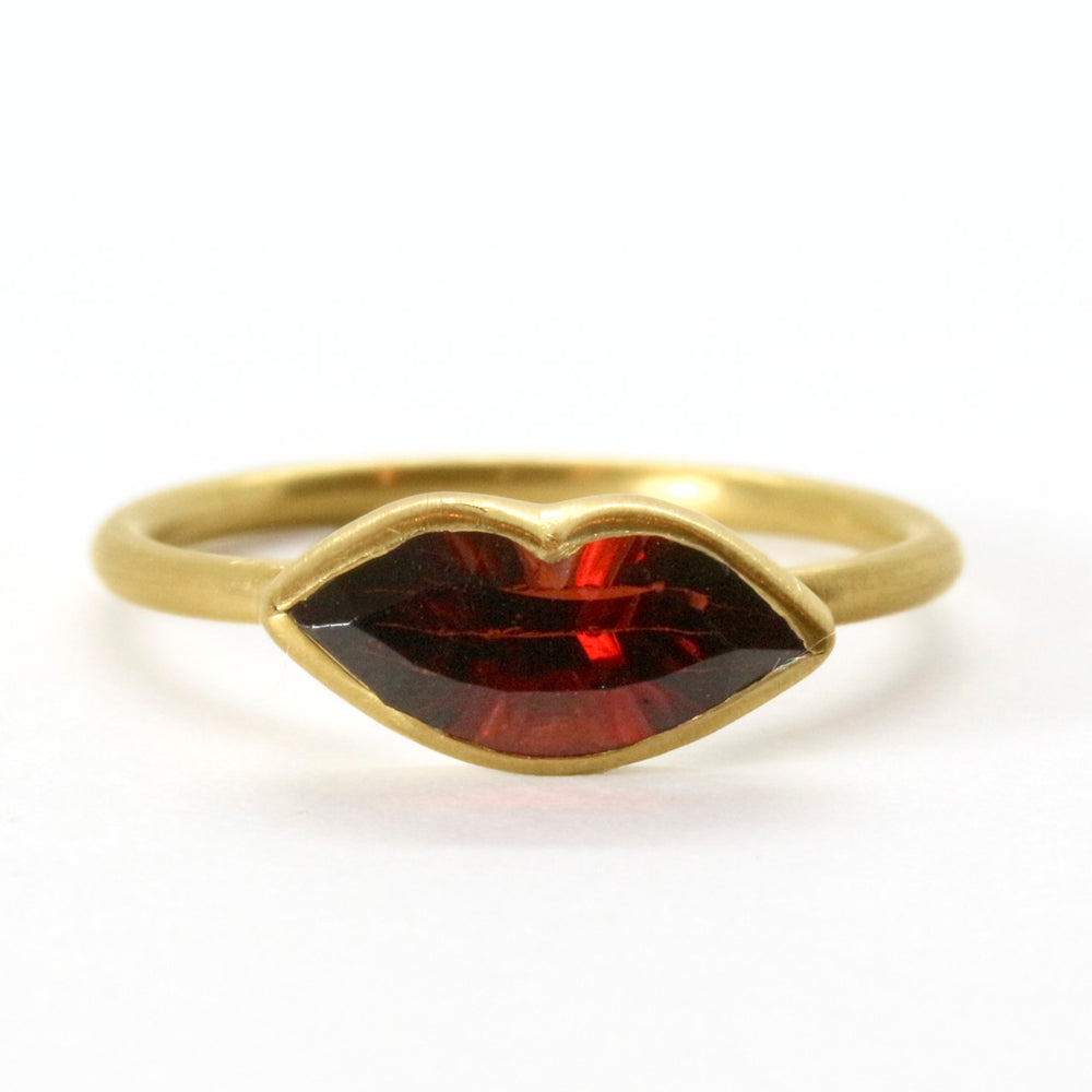 1510s-small-rouge-baiser-ring-