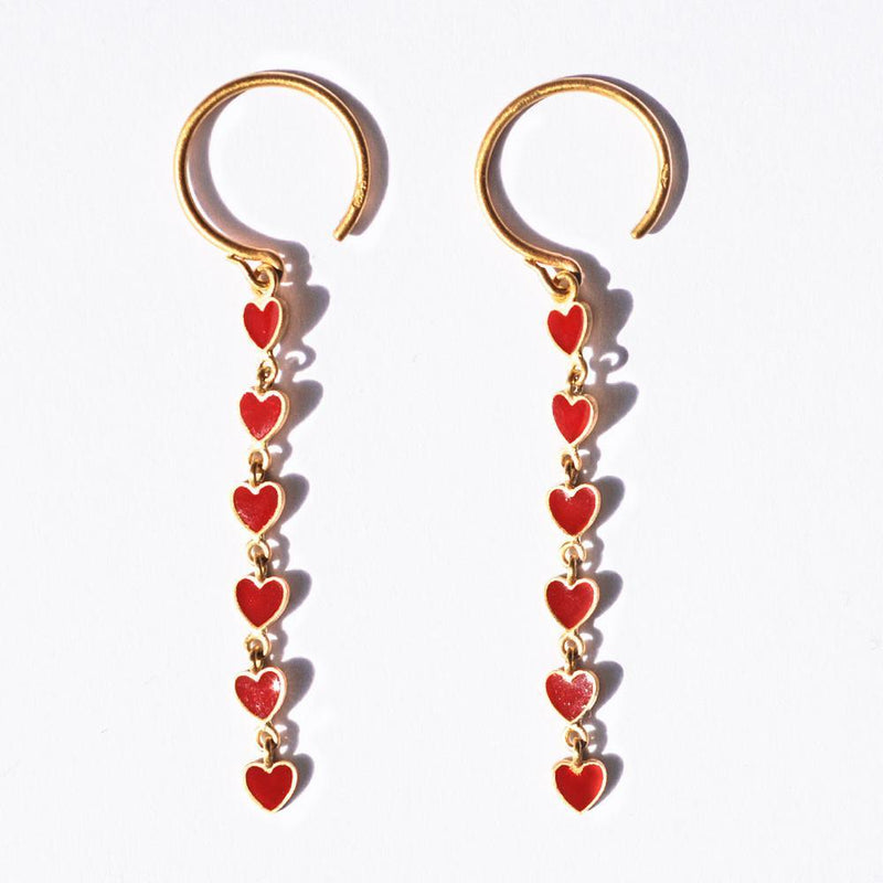 マリー-エレーヌ-ドゥ-タイヤック-ピアス-レッド-エナメル-ハート-パイエット-ゴールド