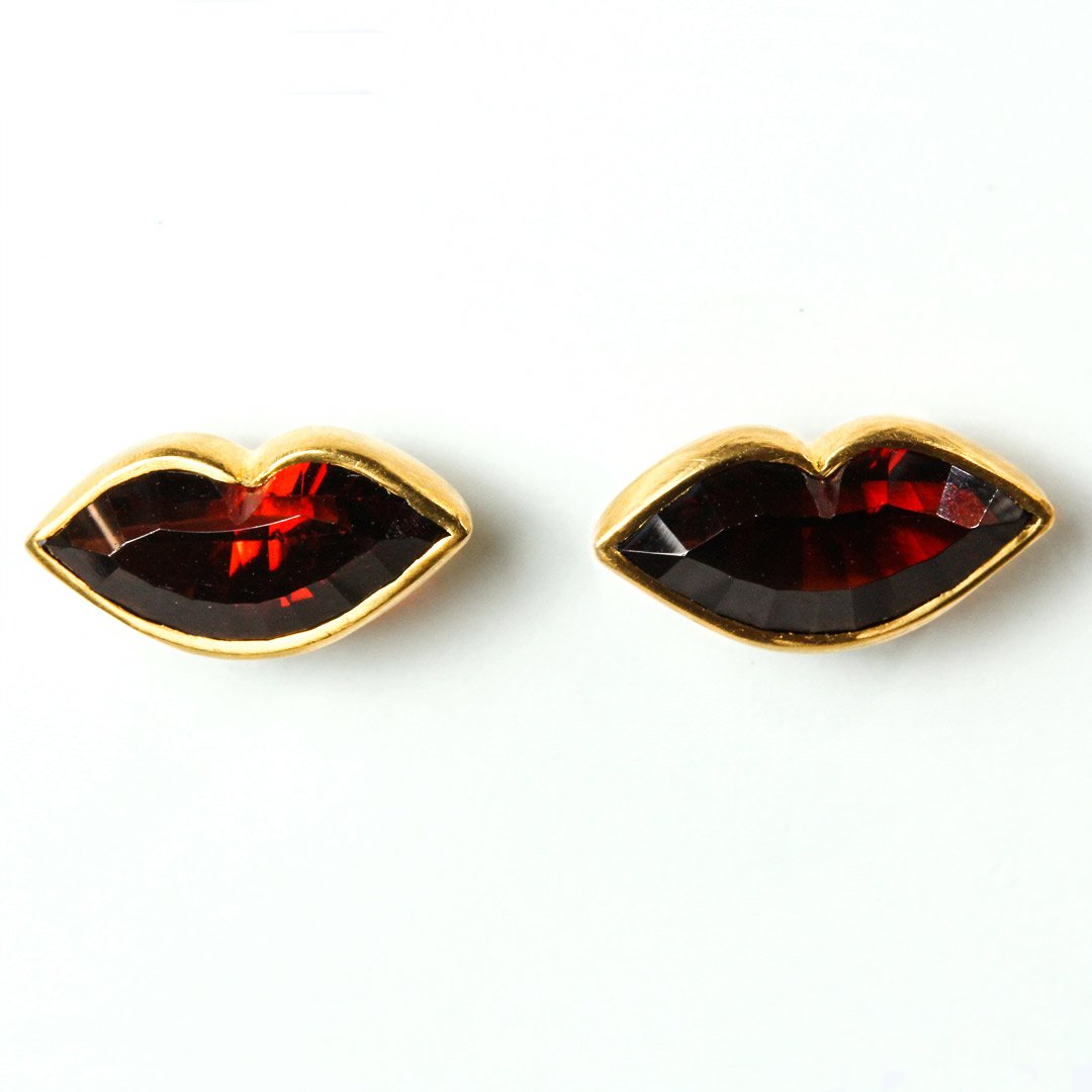 earrings-small-tender-kiss-
